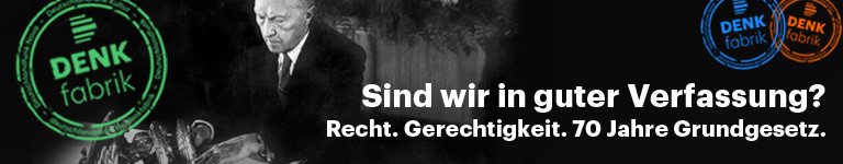 Konrad Adenauer bei der Unterzeichnung des Grundgesetzes am 23. Mai 1949