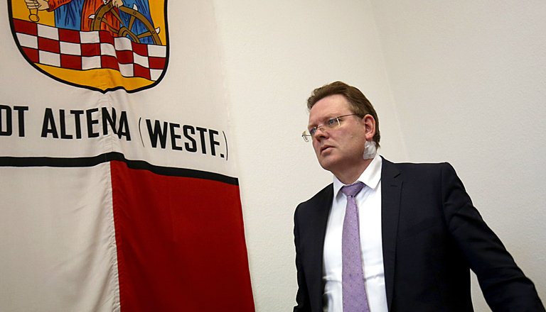 Bürgermeister von Altena, Andreas Hollstein, nach dem Attentat auf ihn