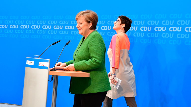 CDU-Chefin Angela Merkel und die designierte neue Generalsekretärin Annegret Kramp-Karrenbauer