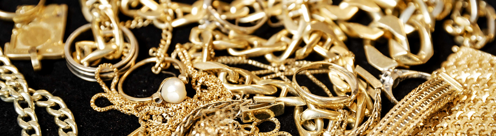 Gekaufter Goldschmuck im Gold Exchange Office