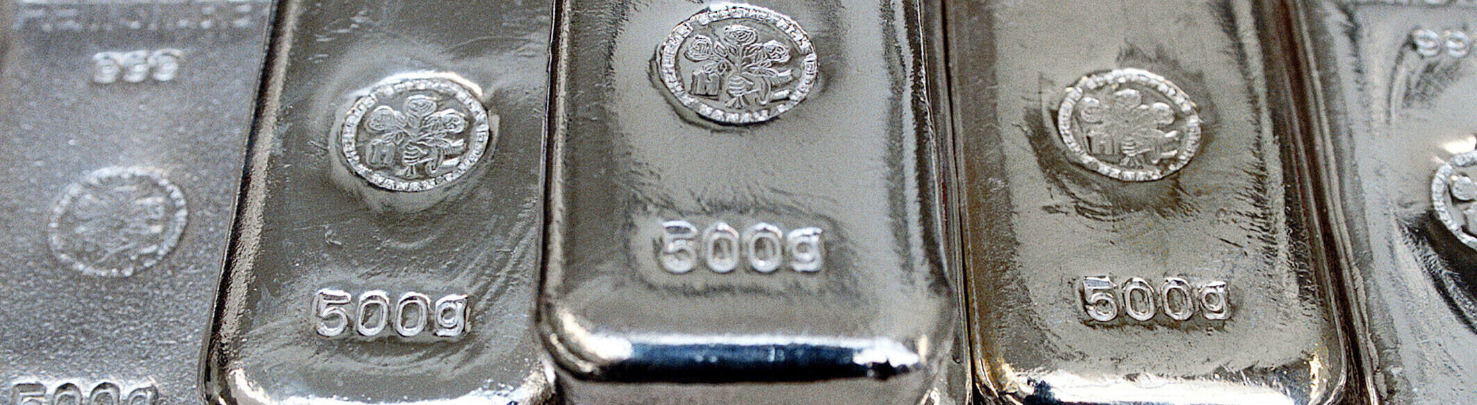 Gestapelte Silberbarren