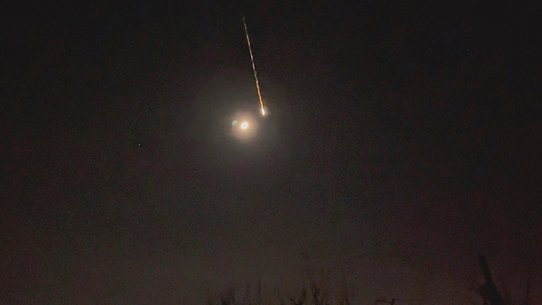 Ein Asteroid tritt in der Nacht nahe Berlin in die Atmosphäre ein, ein Lichtball ist zu sehen (21.01.24)