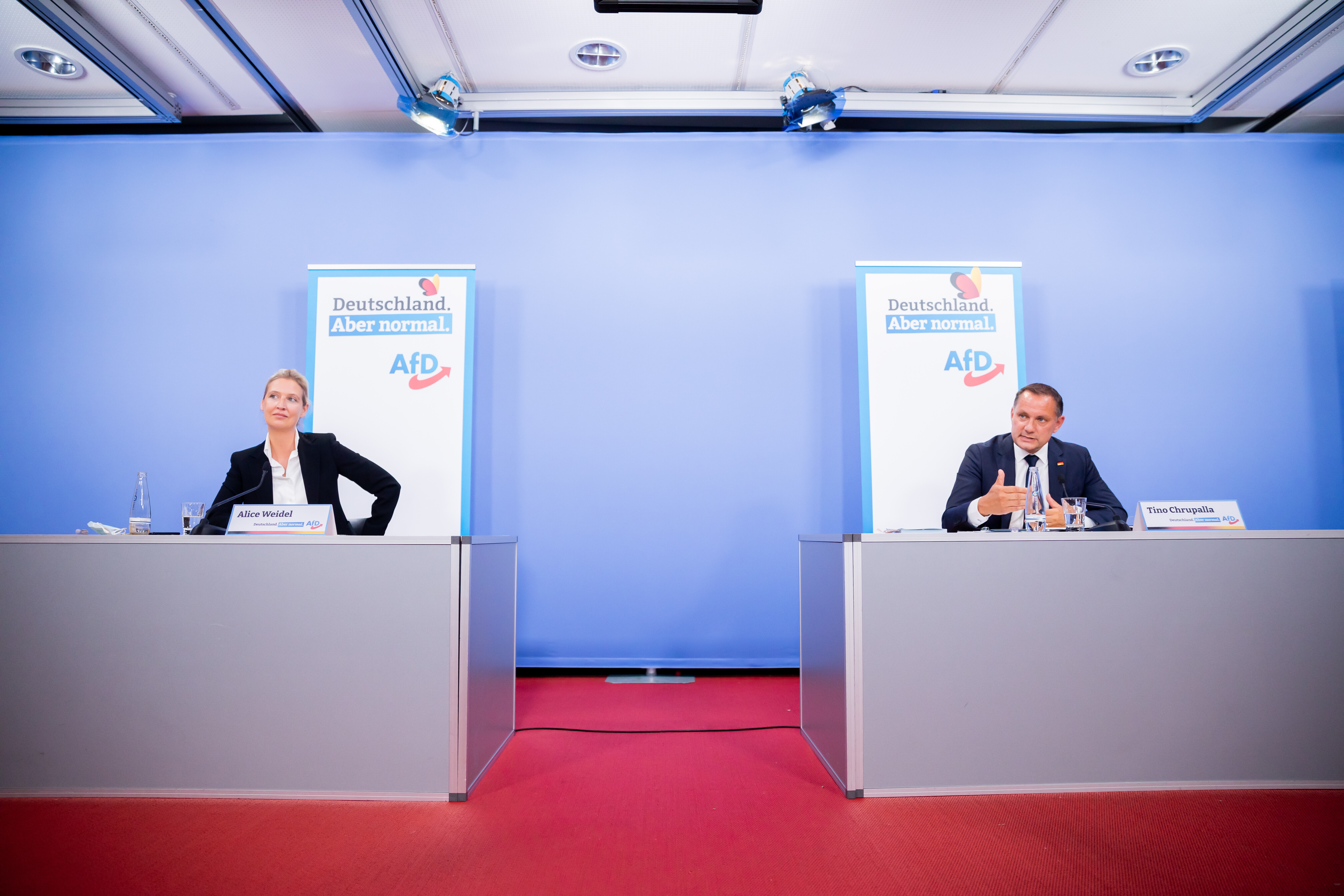 Alice Weidel, Vorsitzende der AfD-Bundestagsfraktion, und Tino Chrupalla, AfD-Parteivorsitzender, das Spitzenduo der AfD für die Bundestagswahl, bei einer Pressekonferenz 2021.
