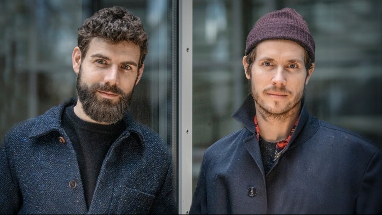 Ein Portrait von Moritz Riesewieck und Hans Block