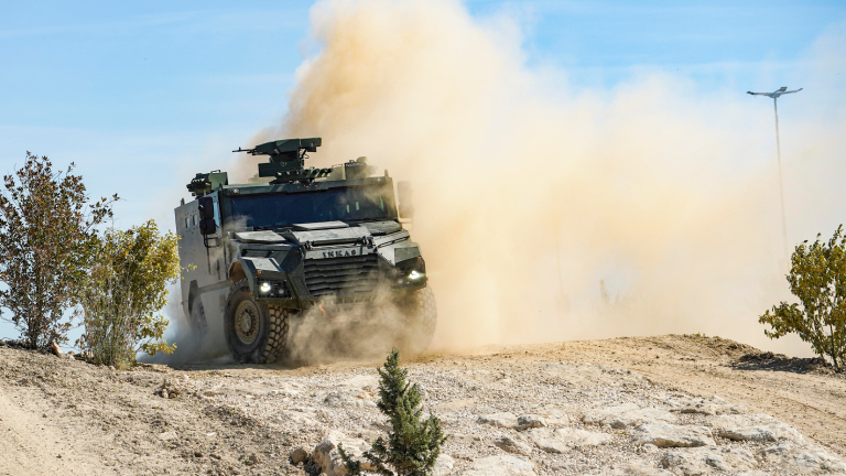 Ein IFV des Typs M1 vom Hersteller KNDS während einer Test- und Demonstrationsfahrt