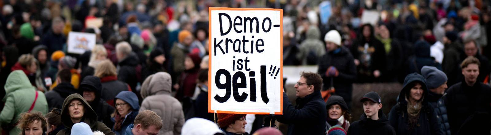 Demo Gegen Rechts - Hand in Hand in Berlin am 03.02.2024