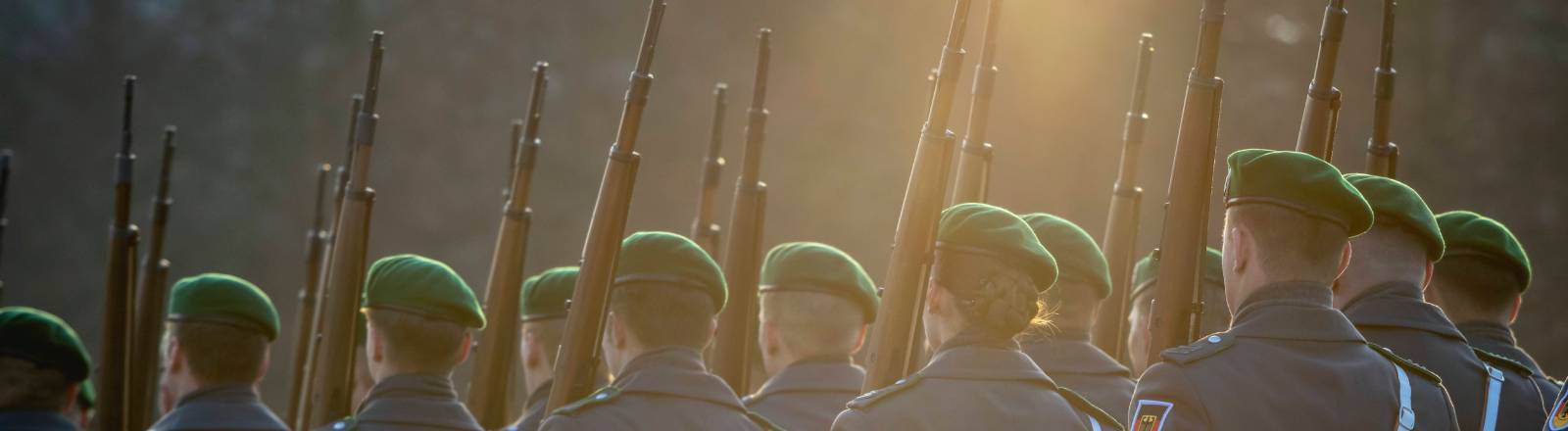 Soldatinnen und Soldaten des Wachbataillons der Bundeswehr treten an zu einem Empfang im Bendlerblock in Berlin, 10.02.2025