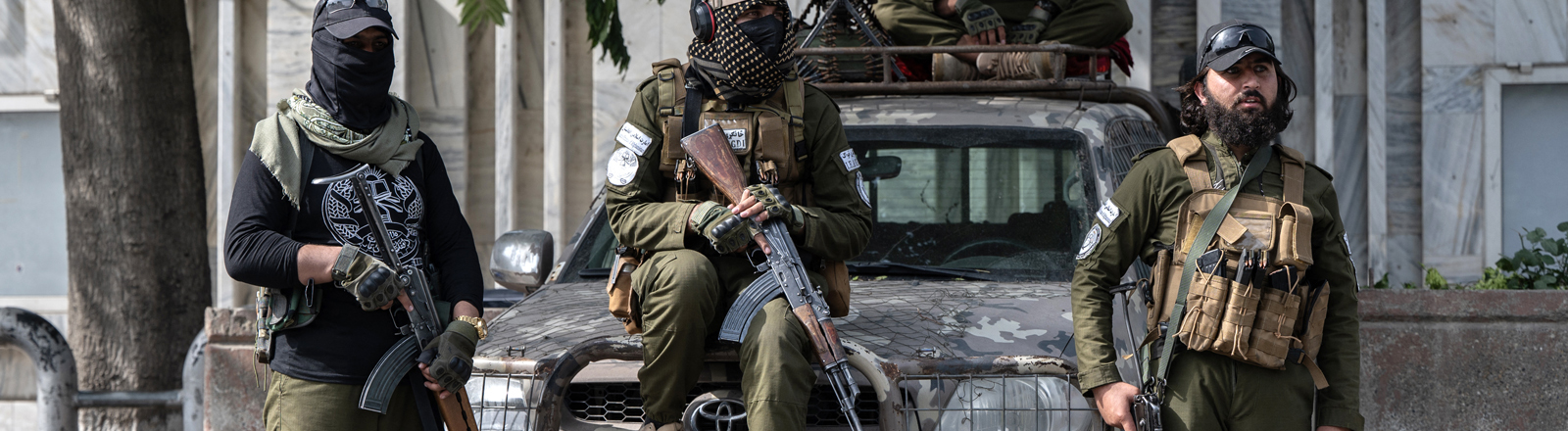 Taliban vor Jeep