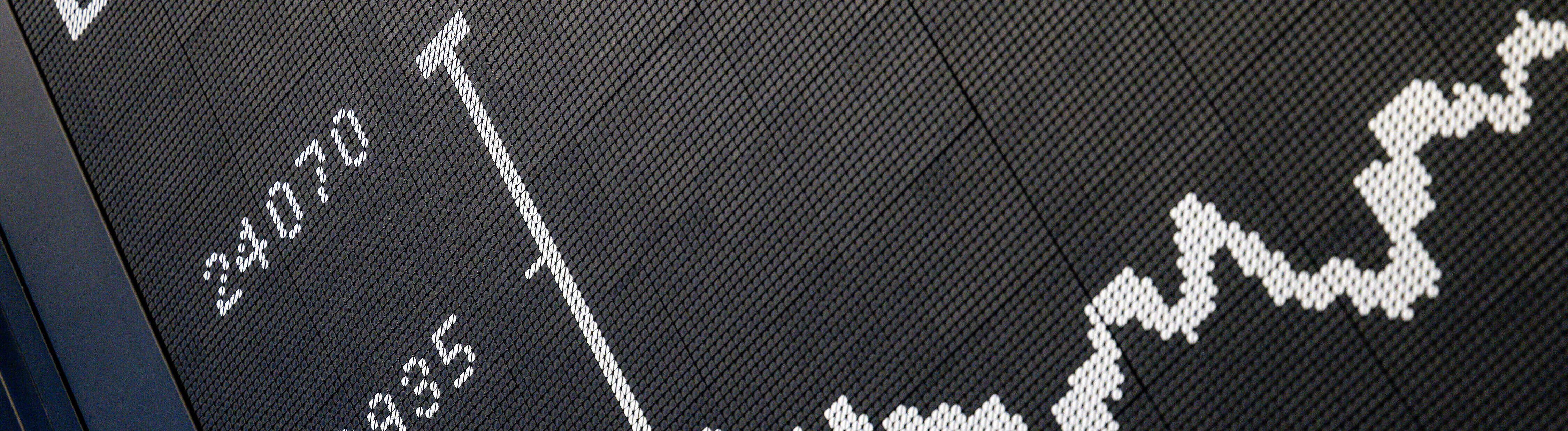 Ein Bildschirm zeigt den Deutschen Aktienindex DAX an der Frankfurter Börse