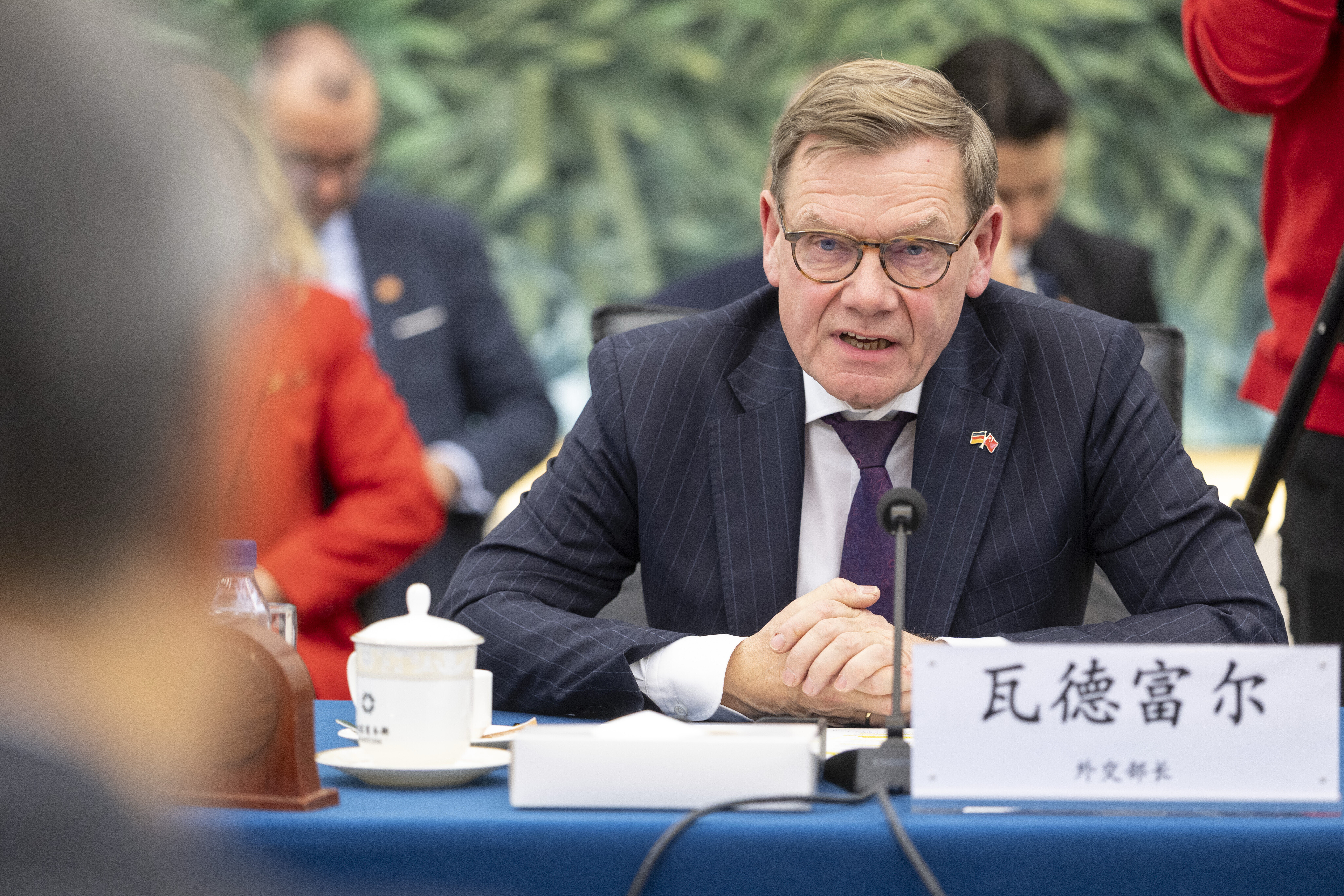 Johann Wadephul (CDU), Bundesaussenminister, trifft den Handelsminister von China, Wang Wentao. Peking