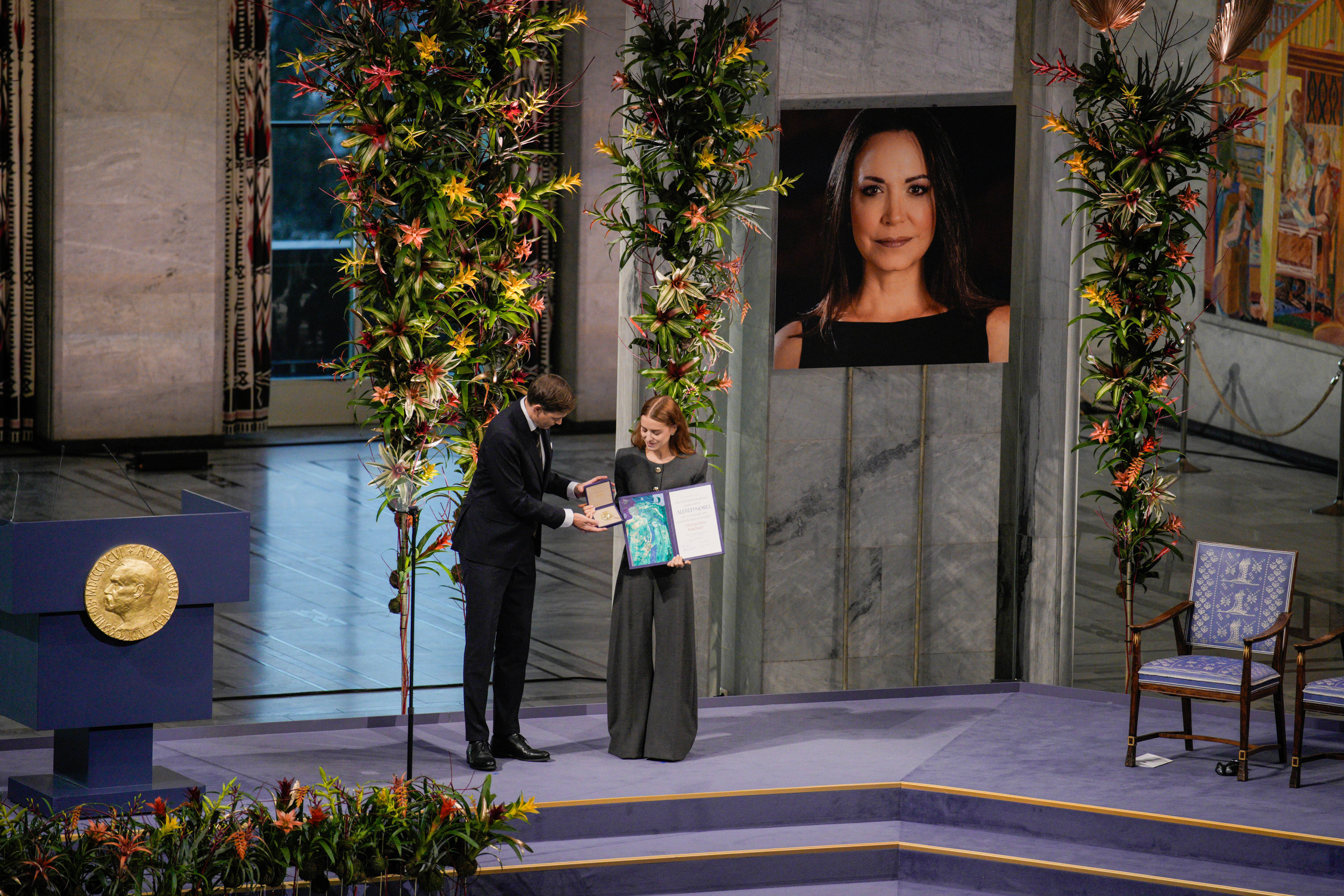 Die Tochter nimmt den Friedensnobelpreis im Namen ihrer Mutter, der venezolanischen Oppositionsführerin María Corina Machado entgegen (Oslo, 10.12.2025)