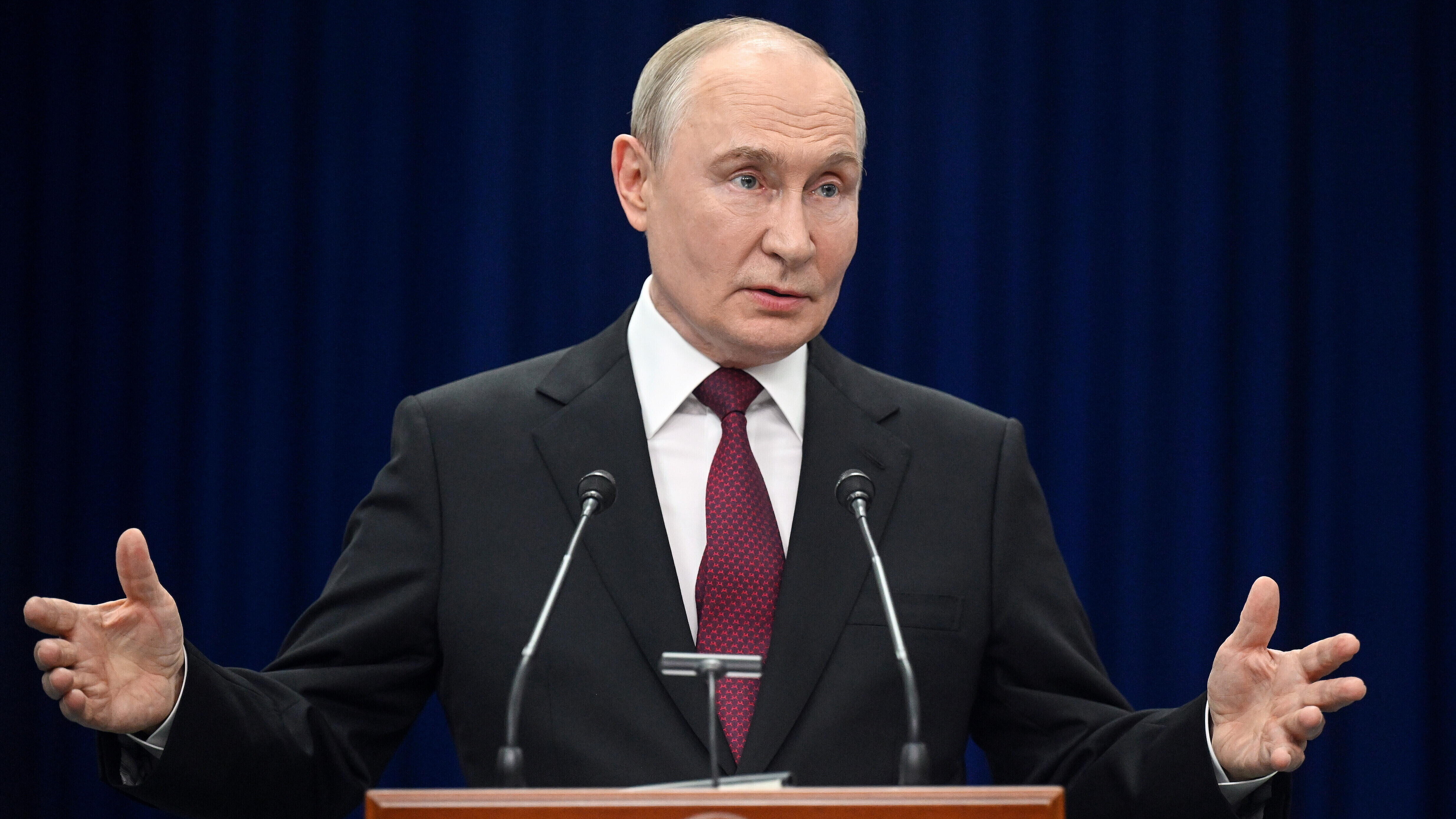 Russlands Präsident Vladimir Putin spricht nach dem Gipfel der Shanghai Cooperation Organization (SCO) bei einer Pressekonferenz (01.09.2026)