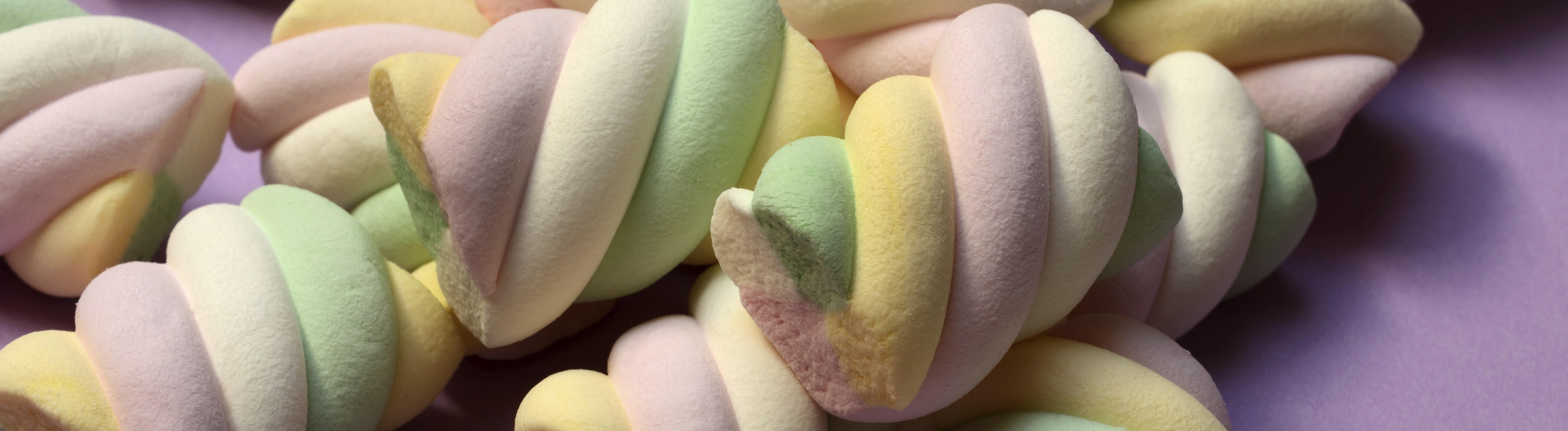 pastellfarbene Schaumzuckerware