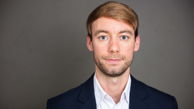 Ein Porträt von Politikberater Johannes Hillje.