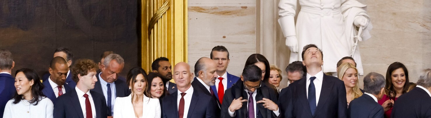 US Senator Marco Rubio (2-L), Priscilla Chan, Meta CEO Mark Zuckerberg, Lauren Sanchez, businessman Jeff Bezos , Alphabet’s CEO Sundar Pichai, and businessman Elon Musk, zwischen anderen Gästen bei der Amtseinführung von Donald Trump im US Capitol in Washington, DC, 20.01.2025