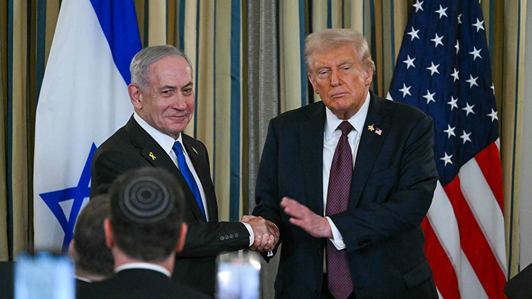 Der israelische Ministerpräsident Benjamin Netanjahu und US-Präsident Donald Trump bei ihrem Treffen am 29. September 2025.