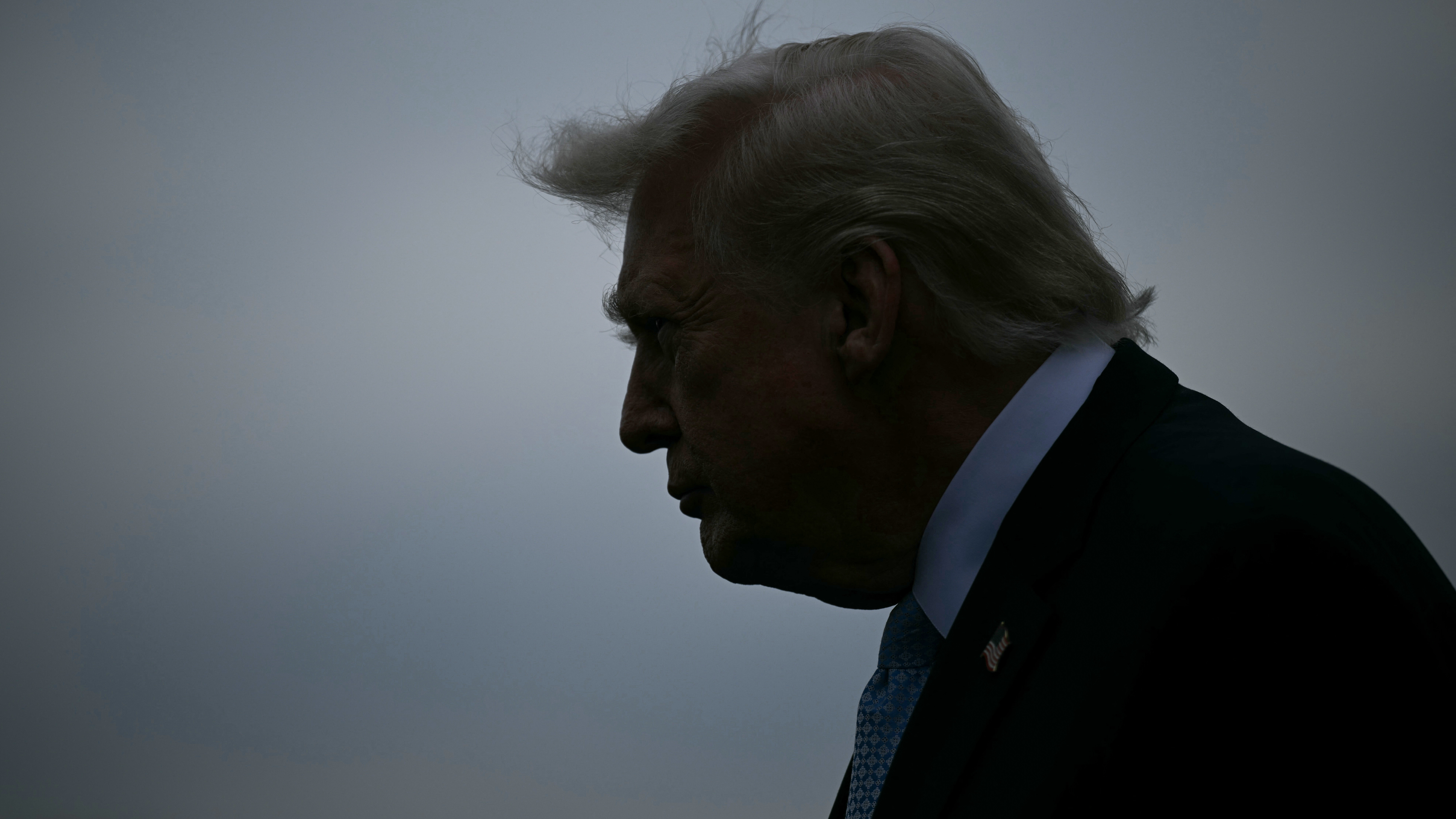 Donald Trumps Profil im Gegenlicht (USA, Washington DC, 20.03.2026)