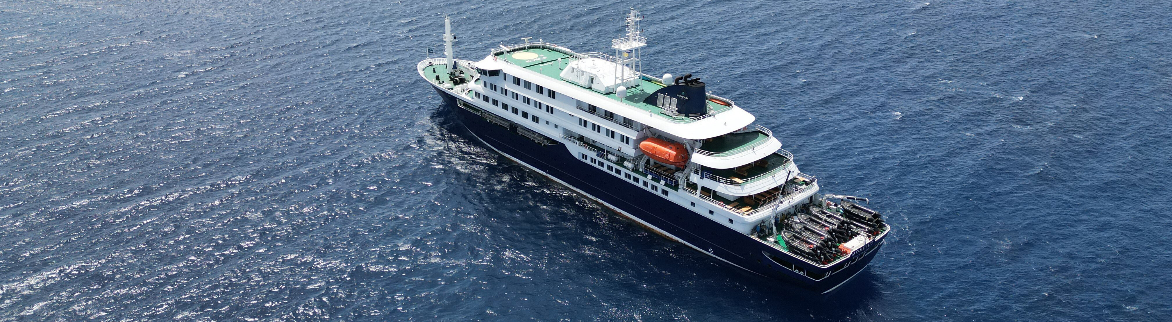 Das Kreuzfahrtschiff MV Hondius liegt vor dem Hafen von Praia, der Hauptstadt von Kap Verde, vor Anker (04.05.2026)