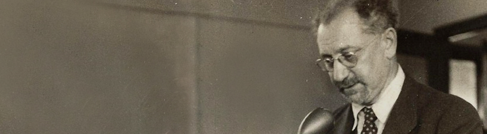 Ein historisches Foto des lettisch-US-amerikanischer Psychologen David P. Boder.