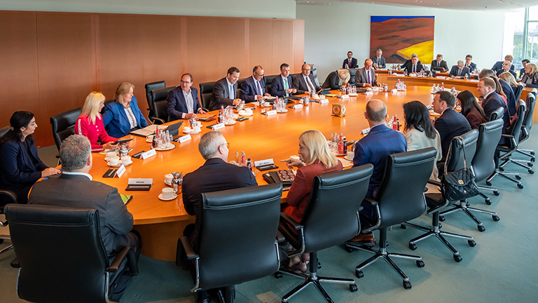 Foto der Sitzung des Bundeskabinetts im Kanzleramt am 6. August 2025