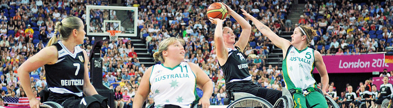 Marina Mohnen (zweite v.r.) in Aktion beim Rollstuhlbasketball-Finale der Paralympischen Spiele 2012 in London