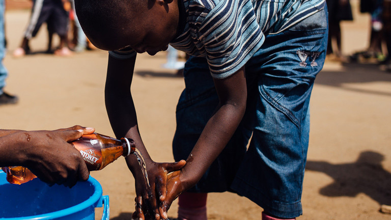 Eine wichtige Arbeit von Viva con Agua ist, Kindern hygienische Standards beizubringen.