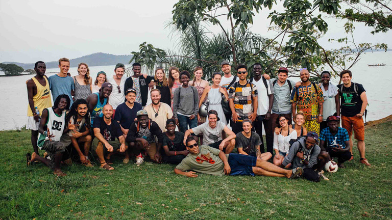Die Reisegruppe von Viva con Agua, mit dabei Tapfertyp Tilla Kross