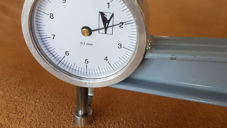 Dickemessung Rhabarberleder