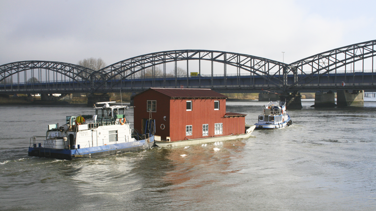 Hausbootumzug auf der Elbe