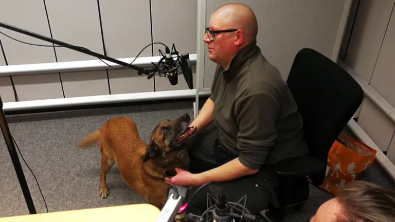 Polizeihundeführer Dirk Lübbers und Hündin Pebbles.