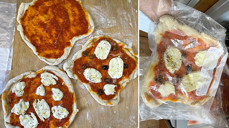 Fertig vorgebackene DIY-Tiefkühlpizza wird für den Gefrierschrank verpackt.