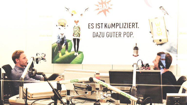 Benedikt Höwedes im DRadio Wissen Studio