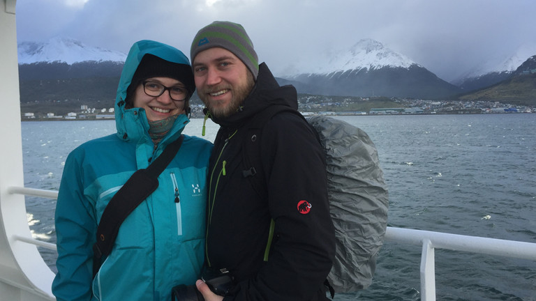 Paar auf einem Schiff