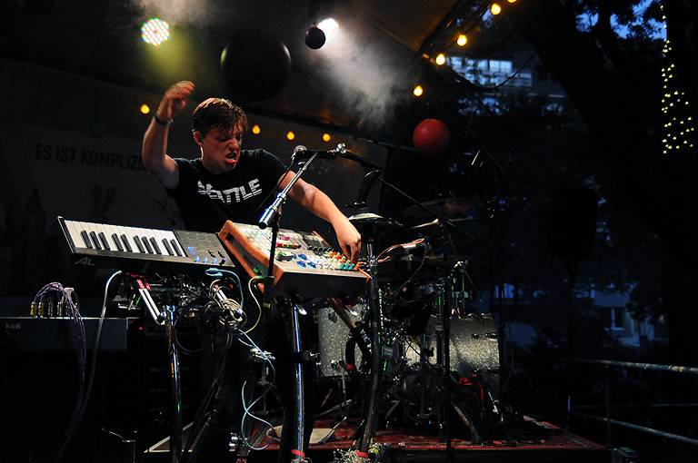 Robert DeLong geht ab.