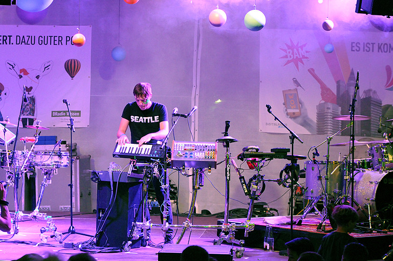 Robert DeLong auf der Bühne
