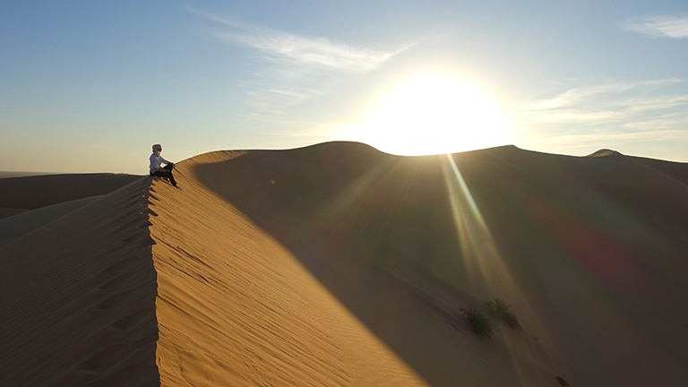 Nadine Püngs in der Wüste Rub al-Chali