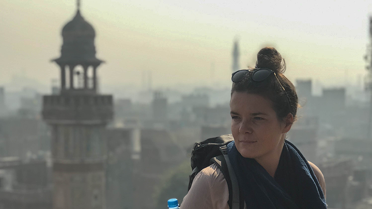 Anne Steinbach während ihrer Pakistanreise.
