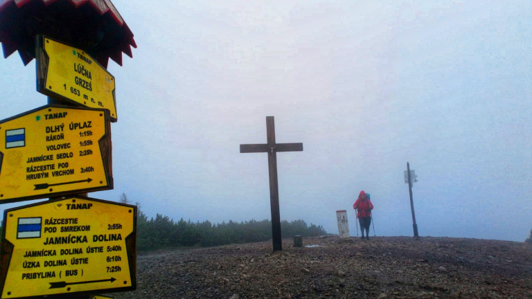 Vernebelter Höhenweg: Rebecca Maria Salentin unterwegs in der Tatra