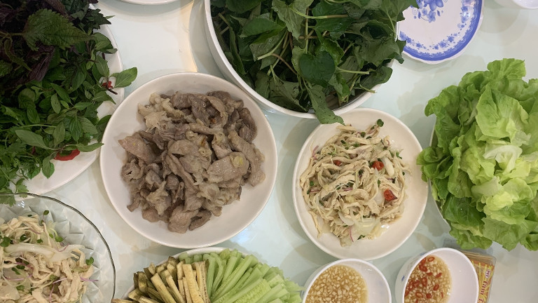 Salate und Kräuter