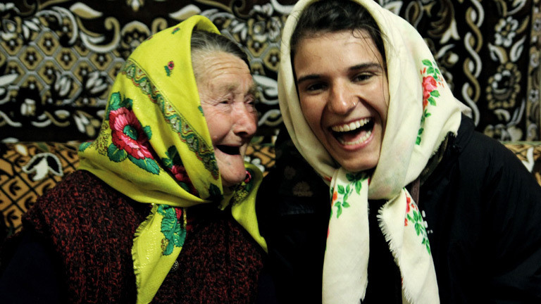 Gwen mit Baba Uljana in der Ukraine im März 2013