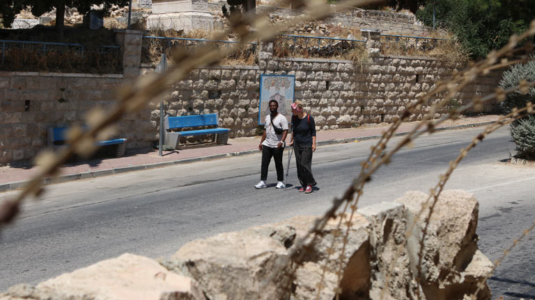 Das niederländische Paar Lotte van Heesewijk und Gicuki Rugoiyo in Hebron