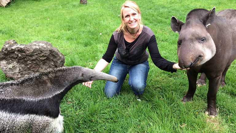 Die Zoologin Lydia Möcklinghoff erforscht den Ameisenbären.