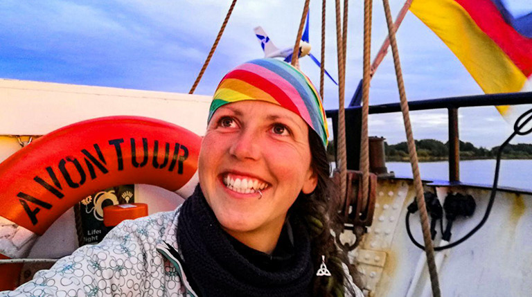Peggy Engelmann segelt auf dem Segelschiff Avontuur mit.