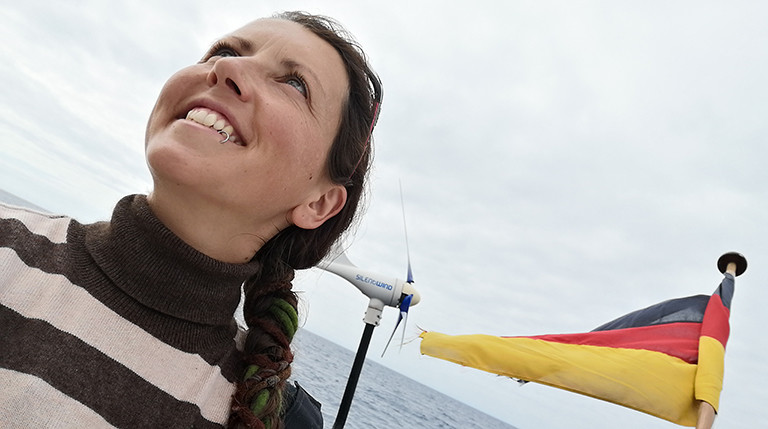 Peggy Engelmann segelt auf dem Segelschiff "Avontuur" mit.