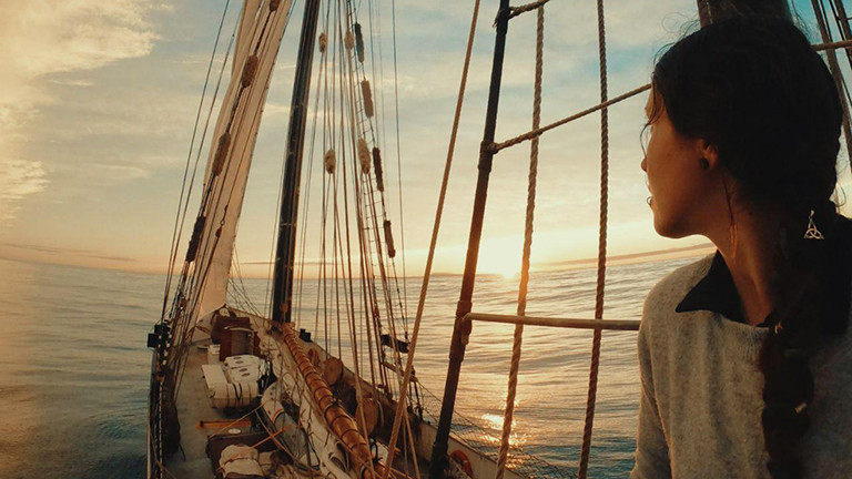Peggy Engelmann auf dem Segelschiff Avontuur.