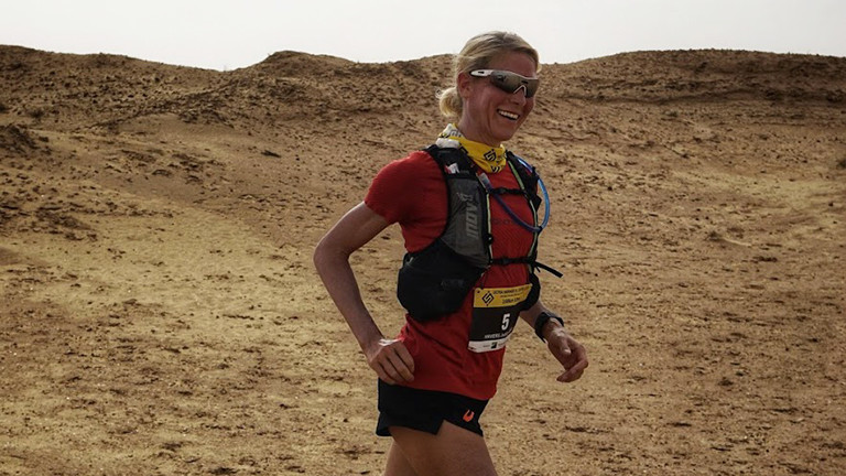 Beim Ultra Mirage El Djerid 2020 läuft Judith Havers durch die Wüste.