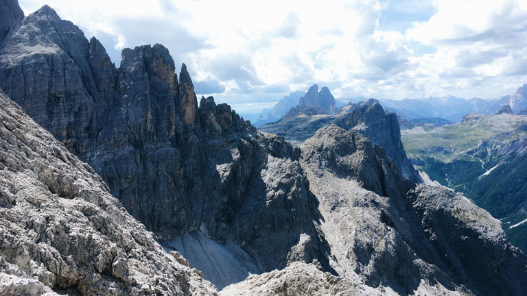 Blick aus der Sentinellascharte in den Dolomiten