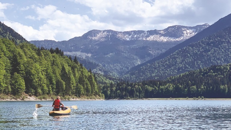 Mit dem Kajak auf dem Sylvensteinsee