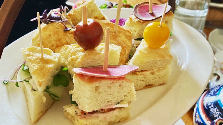 Viele Happen, viele Farben: High Tea in Kanada