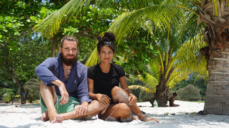 Weltreise: Morten und Rochssare trampen seit fünf Jahren quer durch Asien - hier am Strand von Thailand